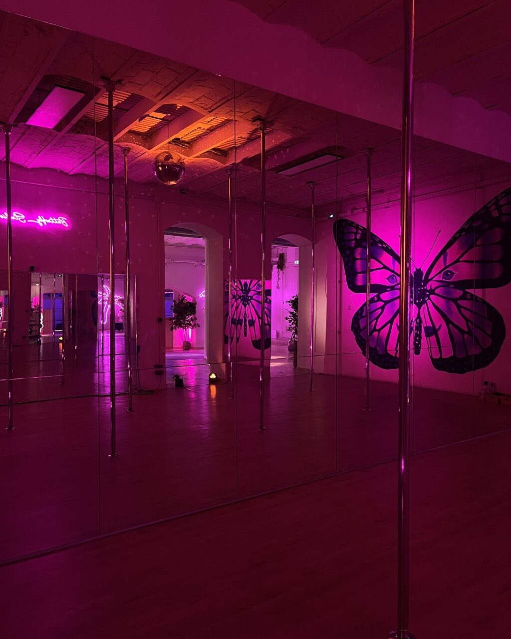 Instagram post from athleticayogaparis. This post is in position 14.